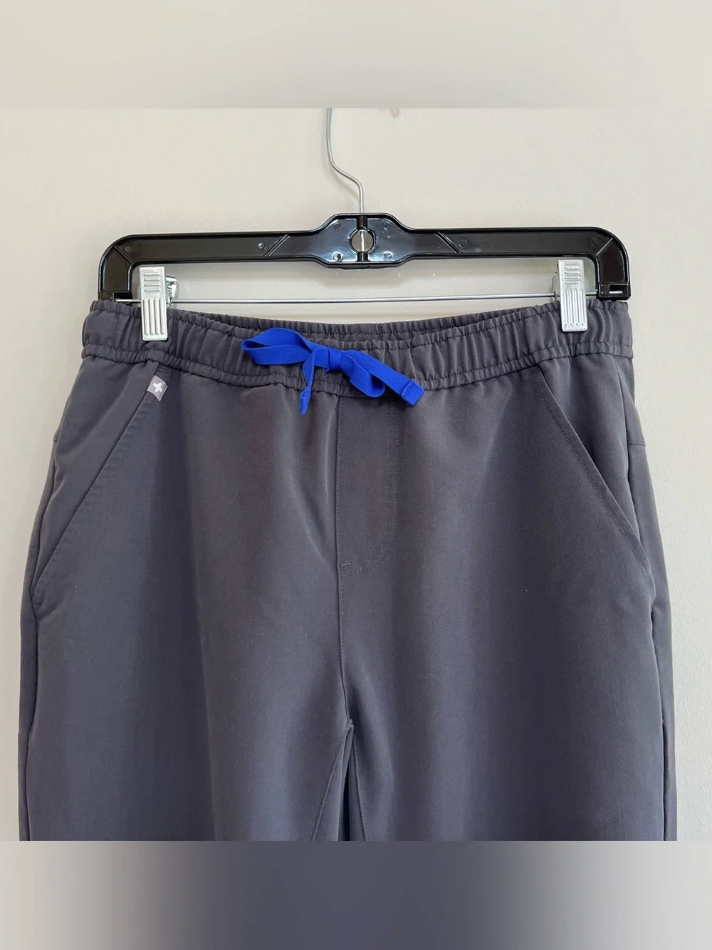 FIGS Tansen Jogger Scrub 5 Pocket Pants Charcoal Grey (PO #1873), sz Small Short